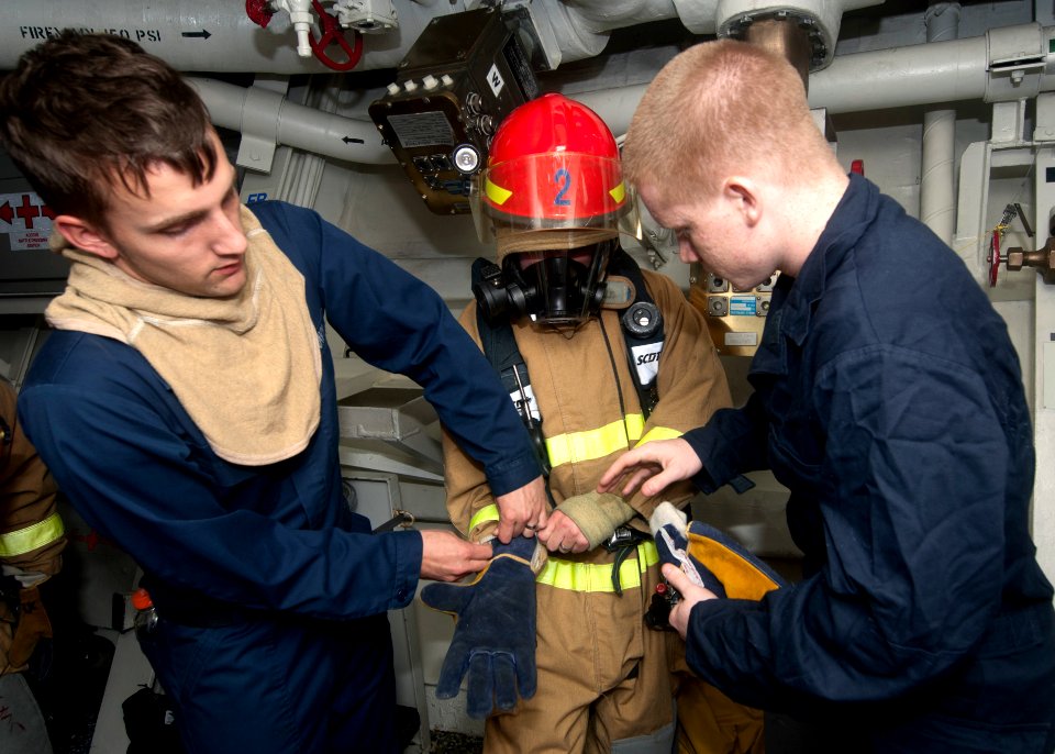 Flickr - Official U.S. Navy Imagery - Sailors train during drill.