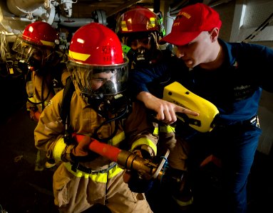 Flickr - Official U.S. Navy Imagery - Sailors train on damage control fire fighting skills. photo