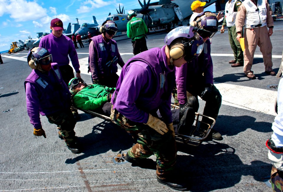 Flickr - Official U.S. Navy Imagery - Sailors transport a simulated patient.