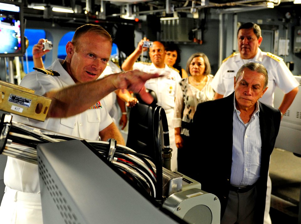 Flickr - Official U.S. Navy Imagery - The CO explains the ship’s video recording and security system to Mexican dignitaries on the bridge during a tour of the ship.