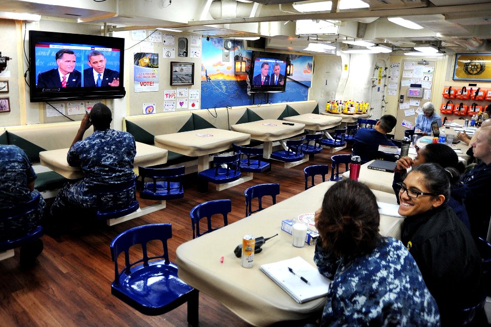 Flickr - Official U.S. Navy Imagery - Sailors watch the Presidential debate at sea.