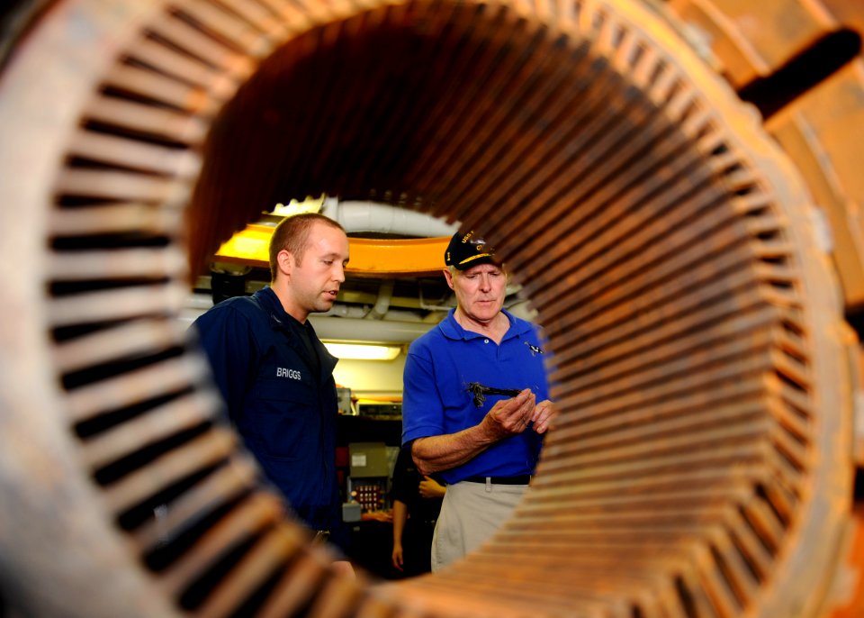 Flickr - Official U.S. Navy Imagery - The SECNAV meets with a Sailor..