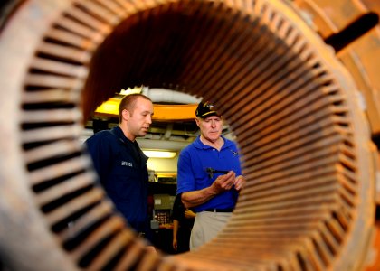 Flickr - Official U.S. Navy Imagery - The SECNAV meets with a Sailor..