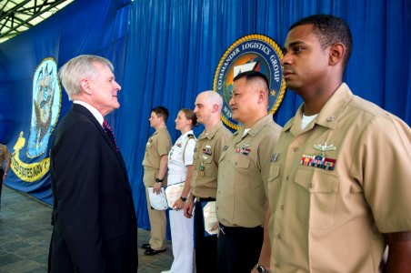 Flickr - Official U.S. Navy Imagery - The SECNAV speaks with U.S. Sailors. (1)