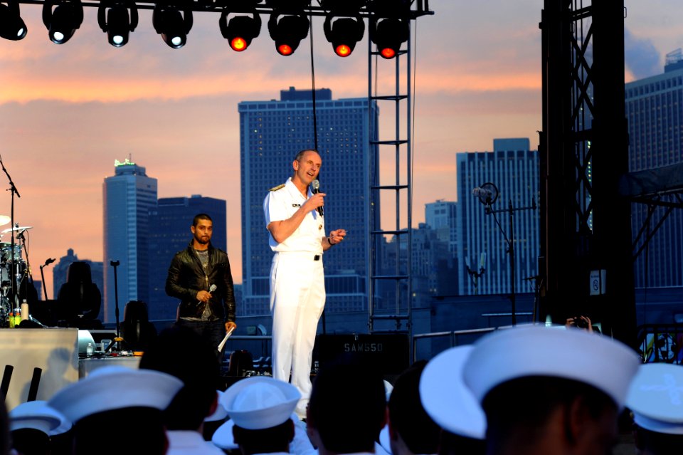 Flickr - Official U.S. Navy Imagery - The CNO helps start the USO New York City Fleet Week block party by thanking the international audience.