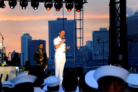 Flickr - Official U.S. Navy Imagery - The CNO helps start the USO New York City Fleet Week block party by thanking the international audience.