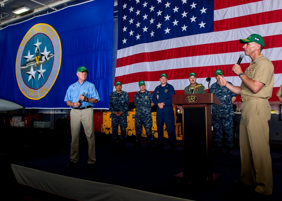 Flickr - Official U.S. Navy Imagery - The CNO speaks with Sailors.