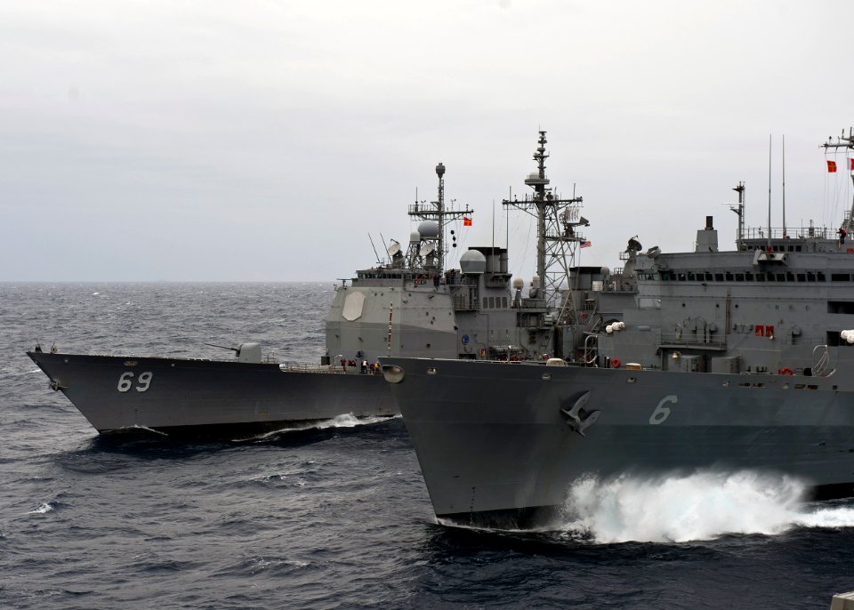 Flickr - Official U.S. Navy Imagery - U.S. Navy ships participate in an replenishment at sea. (2)