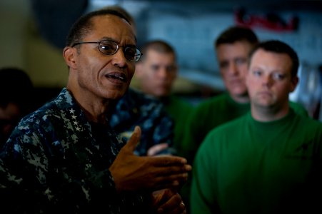 Flickr - Official U.S. Navy Imagery - The commander of the U.S. Pacific Fleet, speaks with Sailors.