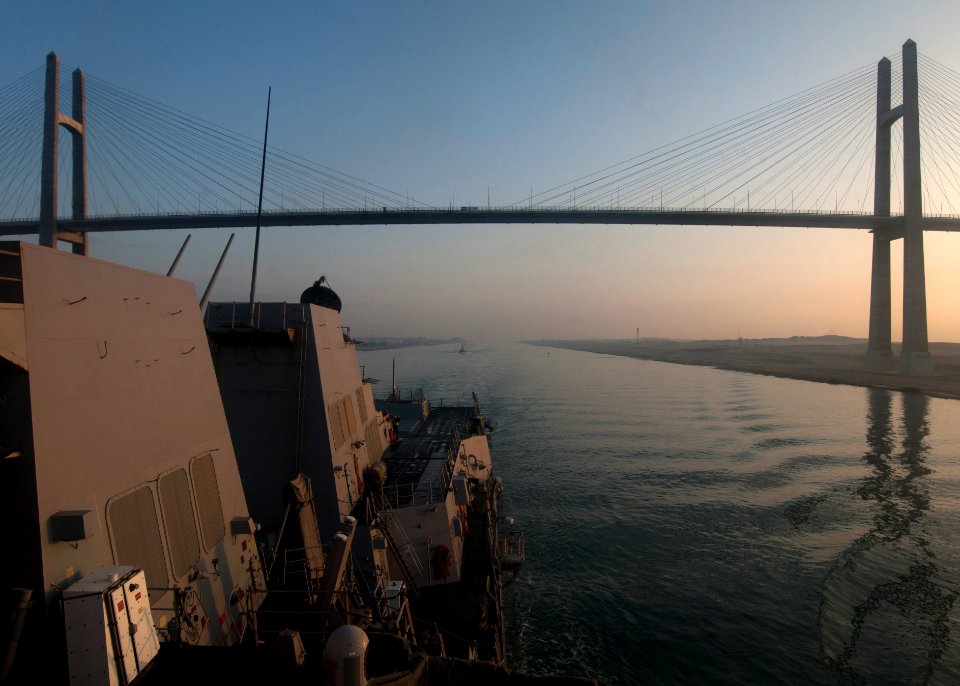 Flickr - Official U.S. Navy Imagery - The guided-missile destroyer USS James E. Williams passes underneath the Friendship Bridge