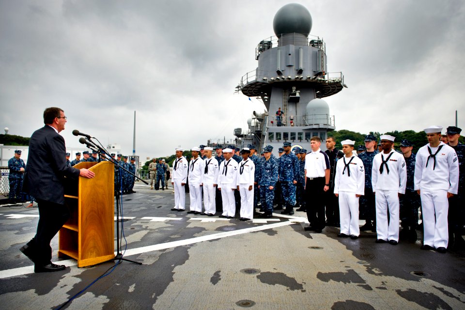 Flickr - Official U.S. Navy Imagery - The Deputy Secretary of Defense addresses officers and crew of the U.S. 7th Fleet flagship USS Blue Ridge.