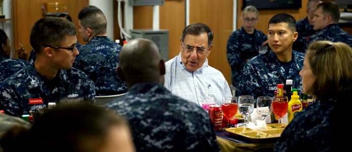 Flickr - Official U.S. Navy Imagery - The SECDEF speaks with Sailors.