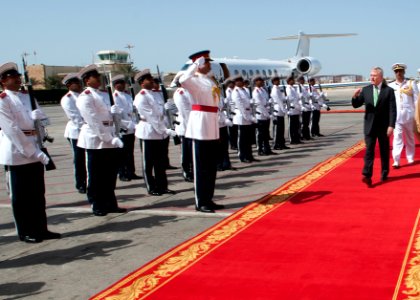 Flickr - Official U.S. Navy Imagery - The Secretary of the Navy receives honors from the Bahrain military during a recent visit to Manama, Bahrain.