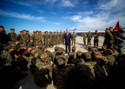 Flickr - Official U.S. Navy Imagery - The SECNAV speaks with Sailors and Marines.