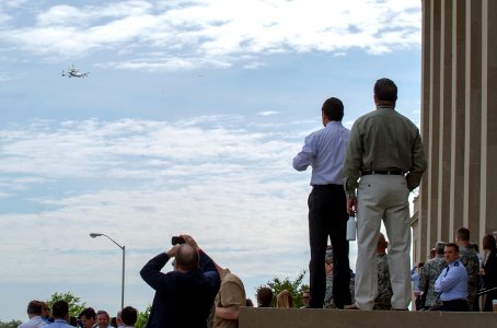 Flickr - Official U.S. Navy Imagery - The space shuttle Discovery flies over Washington, D.C.