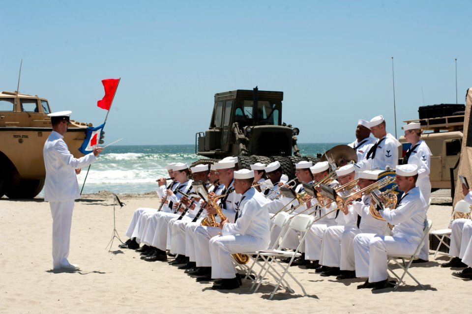 Flickr - Official U.S. Navy Imagery - The U.S. Navy Band Southwest plays at a change of command ceremony for Beachmaster Unit 1.
