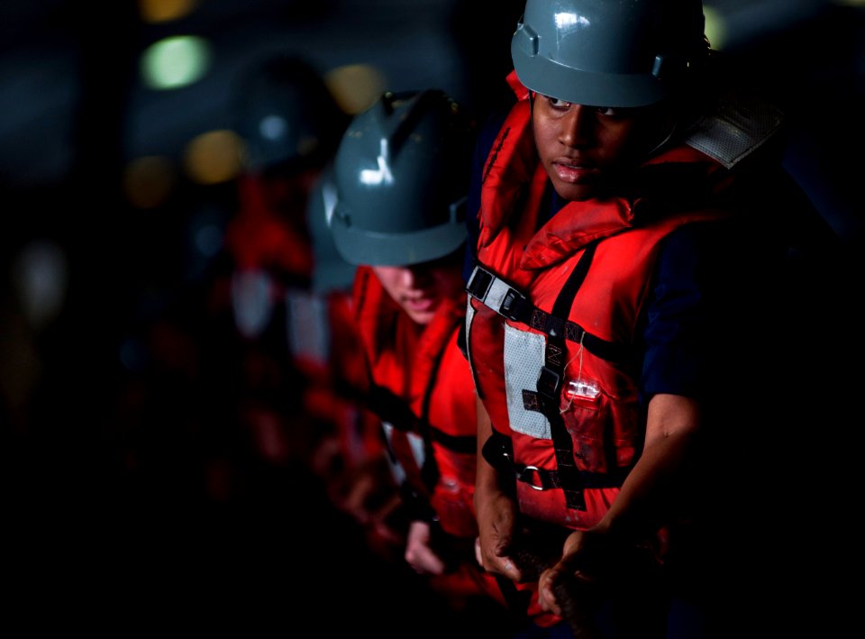 Flickr - Official U.S. Navy Imagery - USS Carl Vinson Sailors man a line during underway replenishment. (2)