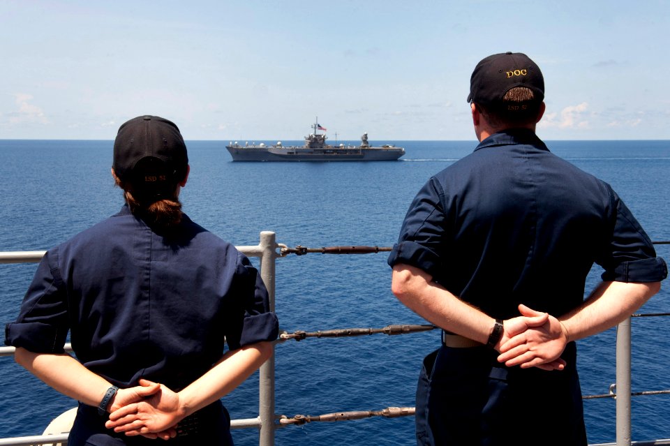 Flickr - Official U.S. Navy Imagery - Two Sailors look at the U.S. 7th Fleet flagship USS Blue Ridge from USS Pearl Harbor.