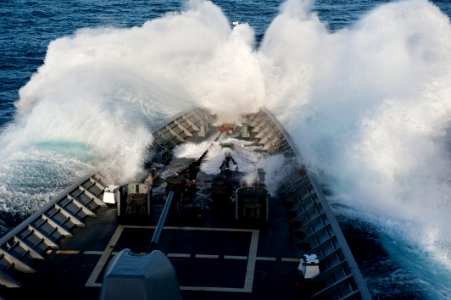 Flickr - Official U.S. Navy Imagery - USS Cowpens moves through heavy seas.