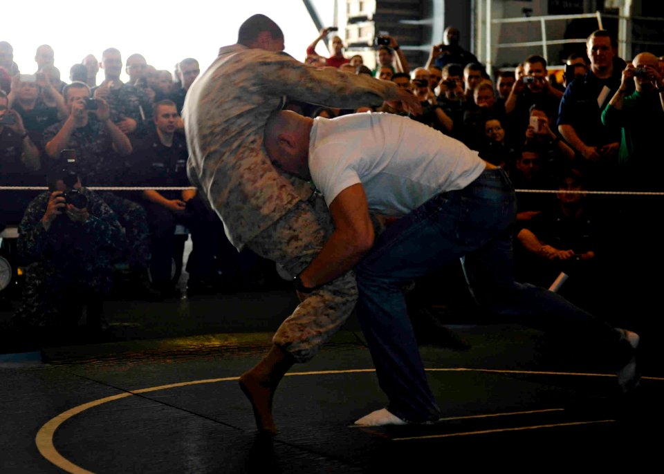 Flickr - Official U.S. Navy Imagery - Ultimate Fighting Championship (UFC) fighter Keith Jardine demonstrates grappling moves during an exhibition in the hangar bay. (1)