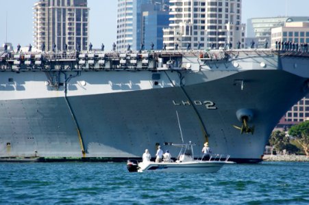 Flickr - Official U.S. Navy Imagery - USS Essex transits San Diego Bay.