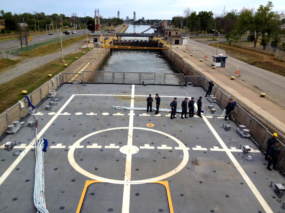 Flickr - Official U.S. Navy Imagery - USS Fort Worth transits the St. Lawrence Seaway lock system. (1)