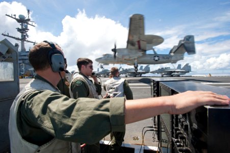 Flickr - Official U.S. Navy Imagery - USS George Washington conducts flight operations. (1)