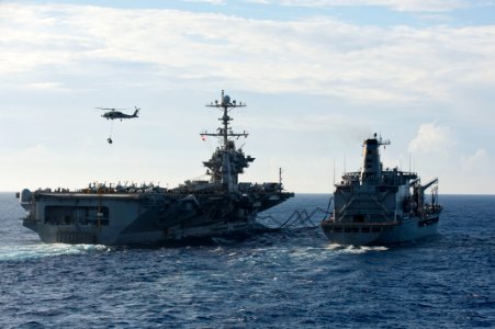 Flickr - Official U.S. Navy Imagery - USS George Washington participates in an underway replenishment.