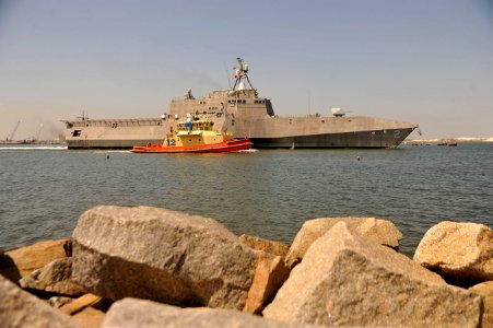 Flickr - Official U.S. Navy Imagery - USS Independence pulls out of Naval Station Mayport. photo