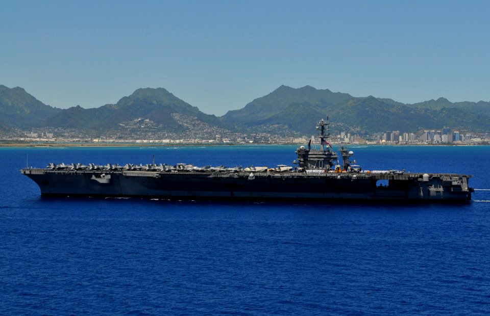 Flickr - Official U.S. Navy Imagery - USS Carl Vinson arrives in Pearl Harbor.