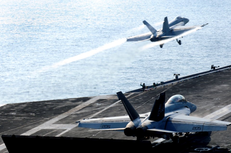 Flickr - Official U.S. Navy Imagery - USS Dwight D. Eisenhower conducts flight operations. (2)