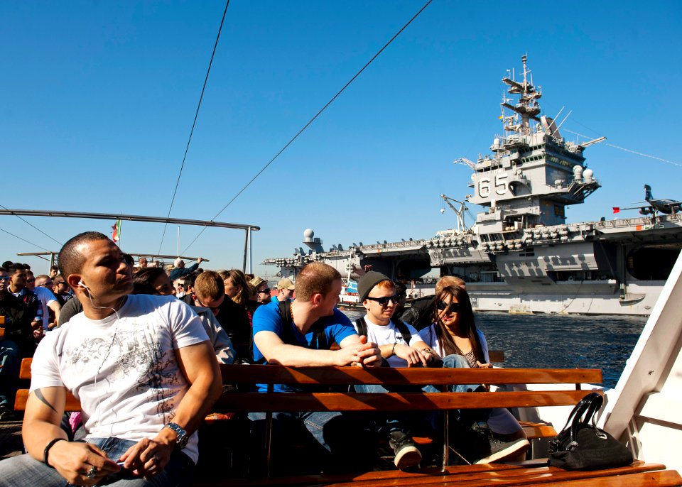 Flickr - Official U.S. Navy Imagery - USS Enterprise makes its last foreign port visit.