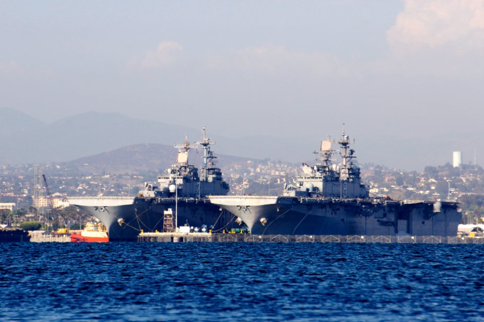 Flickr - Official U.S. Navy Imagery - USS Essex is moored.