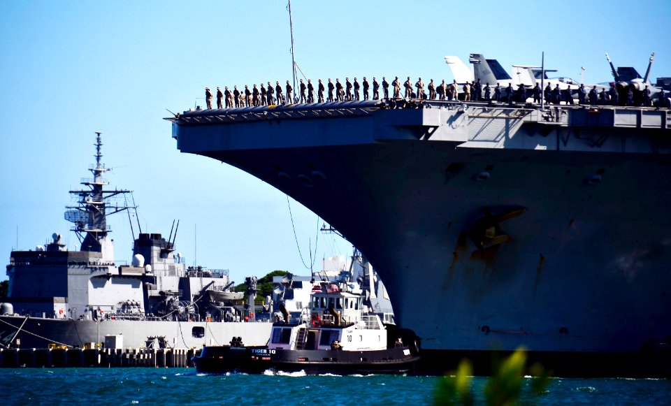 Flickr - Official U.S. Navy Imagery - USS Nimitz returns from RIMPAC.