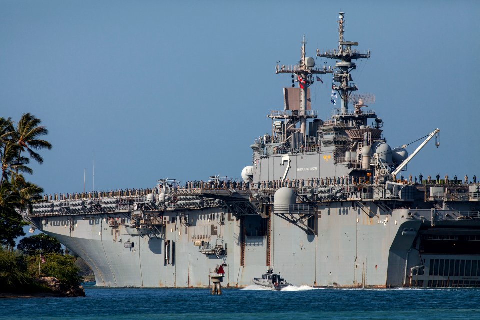 Flickr - Official U.S. Navy Imagery - USS Essex departs Joint Base Pearl Harbor-Hickam. (1)