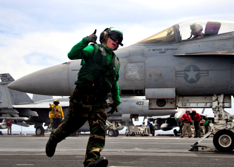Flickr - Official U.S. Navy Imagery - USS George Washington conducts flight operations.