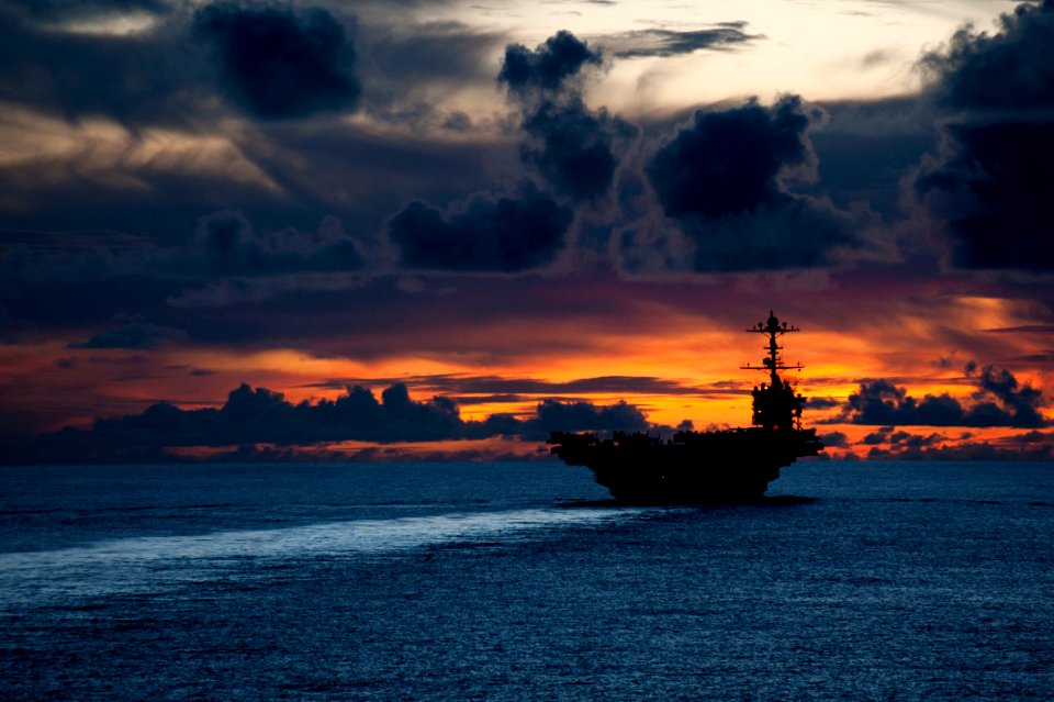Flickr - Official U.S. Navy Imagery - USS George Washington is underway in the Pacific Ocean.