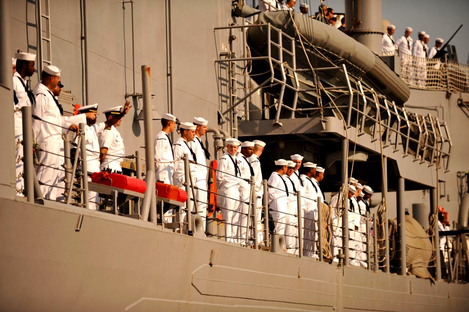 Flickr - Official U.S. Navy Imagery - USS Halyburton Sailors man the rails as the ship returns to Naval Station Mayport