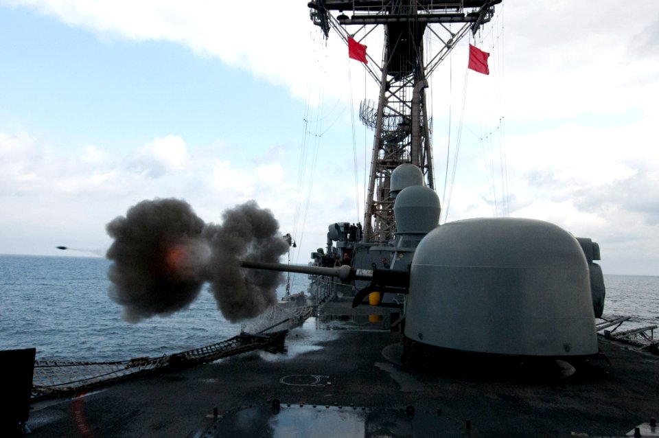 Flickr - Official U.S. Navy Imagery - USS Underwood fires the MK-75 76mm-62-caliber gun during a live-fire exercise.