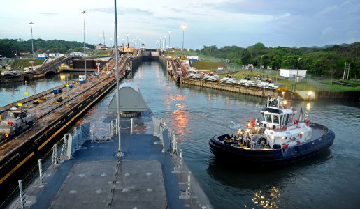 Flickr - Official U.S. Navy Imagery - USS Independence transits the Panama Canal. (3)