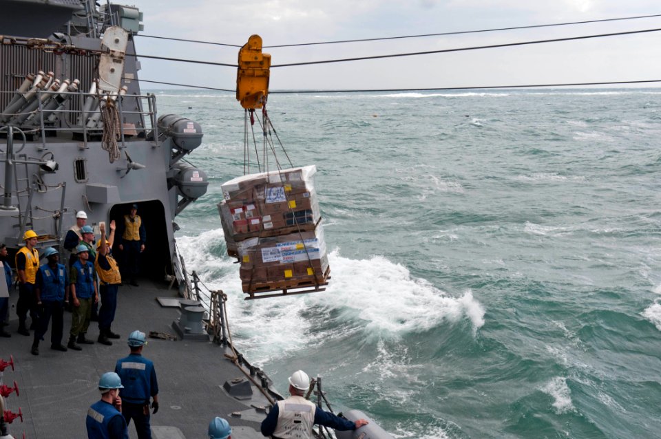 Flickr - Official U.S. Navy Imagery - USS Mustin receives supplies at sea2