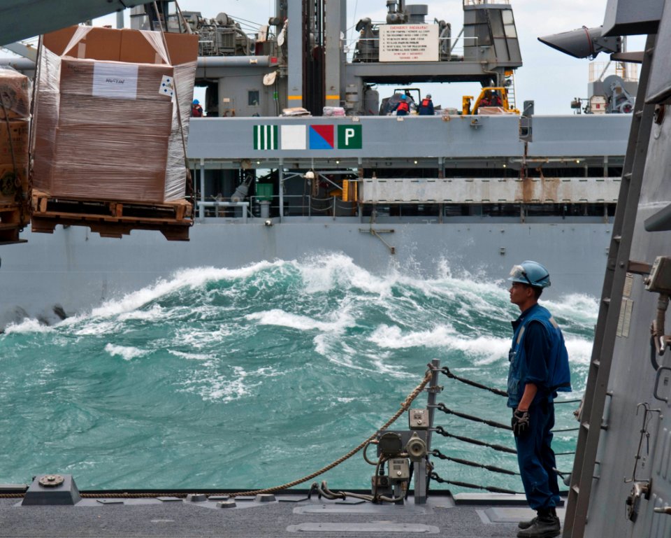 Flickr - Official U.S. Navy Imagery - USS Mustin receives supplies at sea.