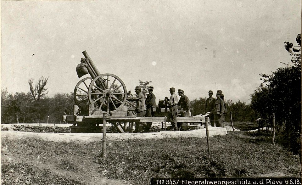 Fliegerabwehrgeschütz a.d.Piave 6.8.18. (BildID 15622163)