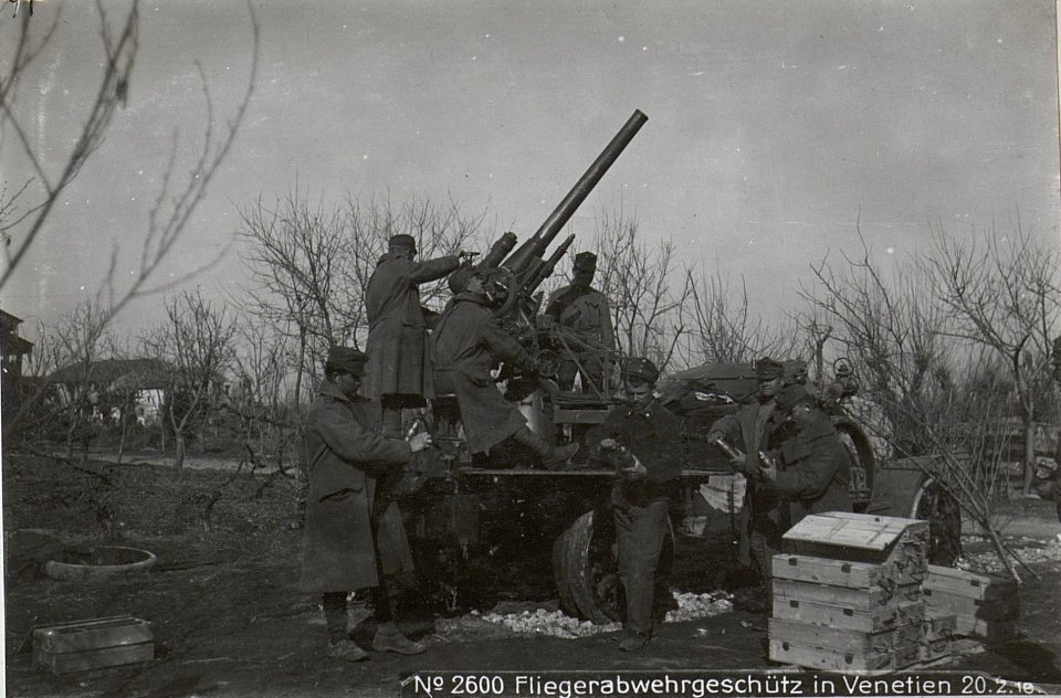 Fliegerabwehrgeschütz in Venetien 20.2.18. (BildID 15615435)