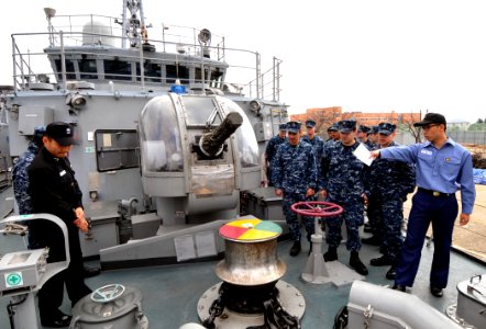Flickr - Official U.S. Navy Imagery - USS Patriot Sailors tour Republic of Korea mine countermeasure ship ONG-JIN.