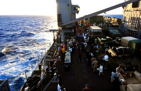 Flickr - Official U.S. Navy Imagery - USS Pearl Harbor crew enjoy steel beach picnic.