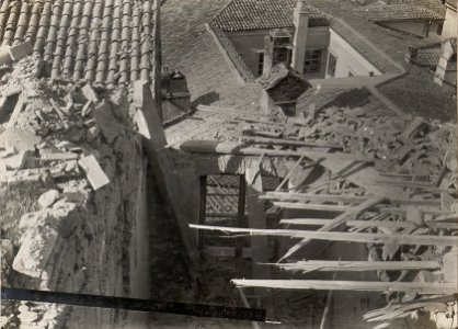 Fliegerangriff auf Triest, Zerstörung im Hause Via S.Michele.29.8.17. (BildID 15598973)