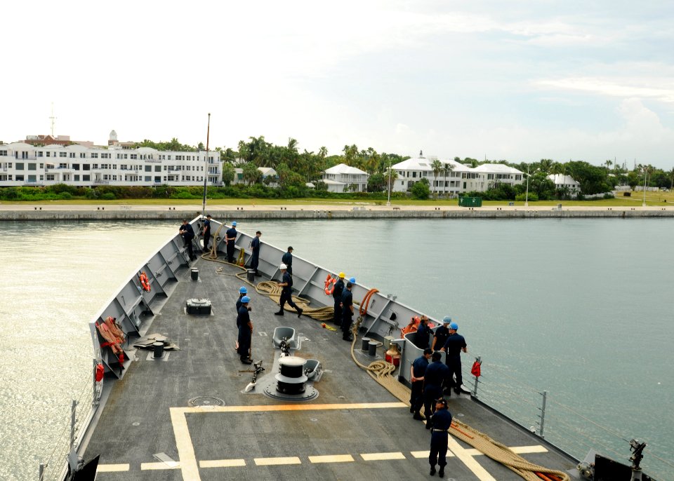 Flickr - Official U.S. Navy Imagery - USS Underwood pulls into Key West, Fla.
