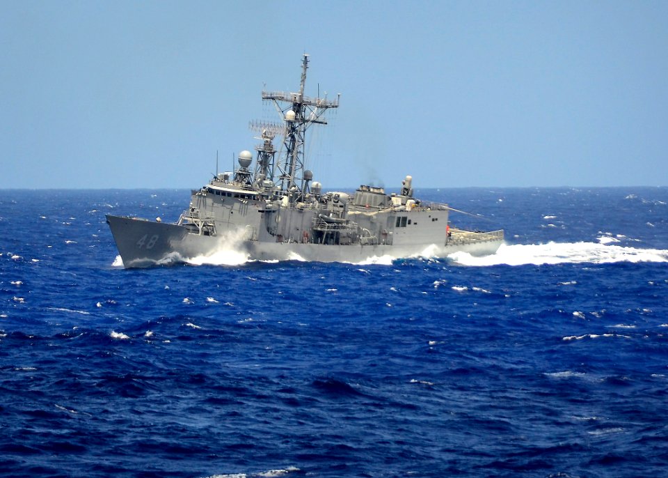 Flickr - Official U.S. Navy Imagery - USS Vandegrift performs maneuvers during the maritime exercise Koa Kai 12-2.