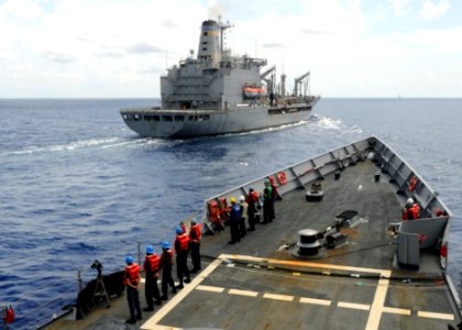 Flickr - Official U.S. Navy Imagery - USS Underwood approaches for replenishment.